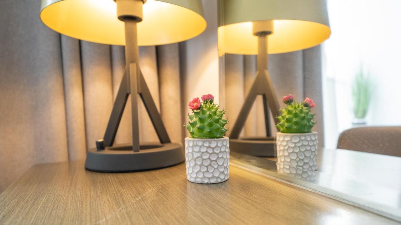 Bright Deluxe Canal View - Special Offer Apartment